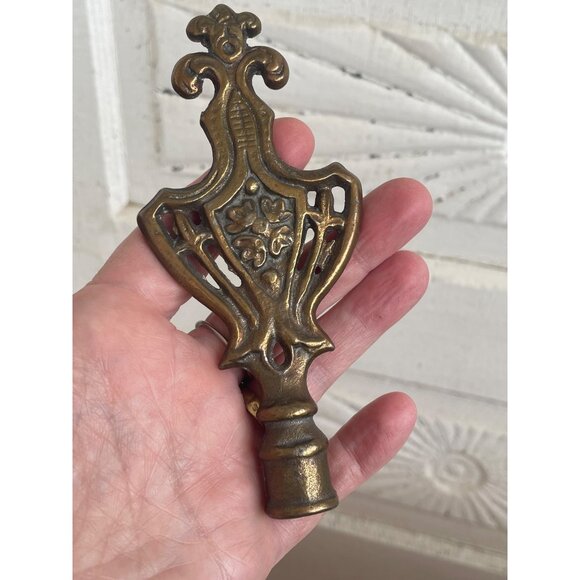 Vintage 1930s Cast Iron Gold Gilt Floral Ornate Large Lamp Finial 5.25x2.25 - Picture 2 of 9